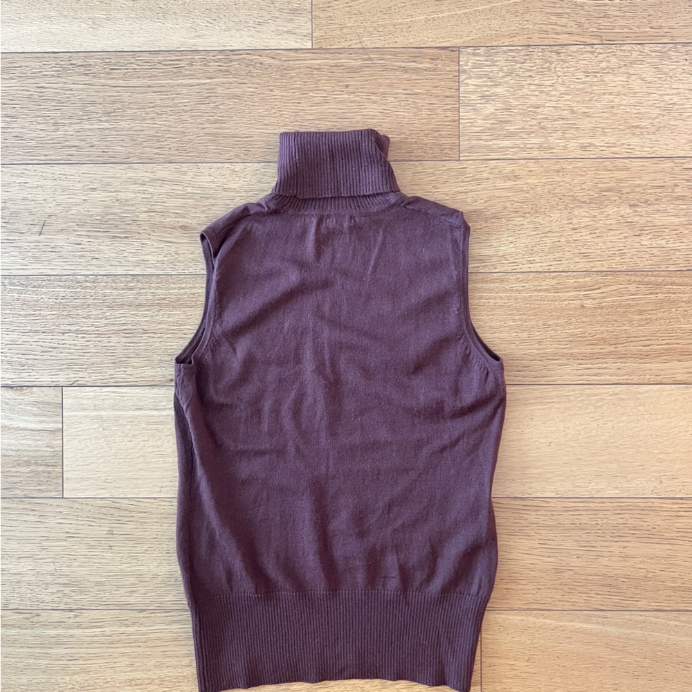 Sleeveless Turtleneck Top - Brown